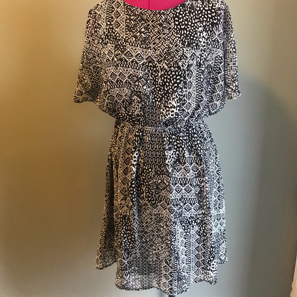 Women’s Myan Open Back Aztec Print Dress Size L